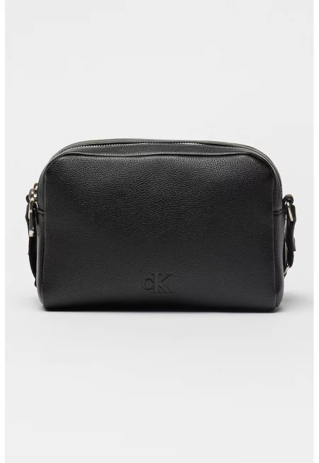 Чанта през рамо от еко кожа с презрамка с лого - Черен