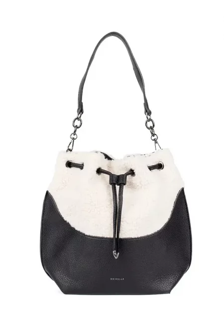 Черна дамска чанта с агнешка кожа -  практична и елегантна