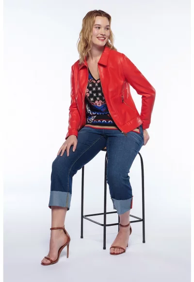 Фино плетен пуловер с шпиц