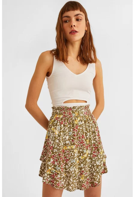 Къс шпиц топ с отвори