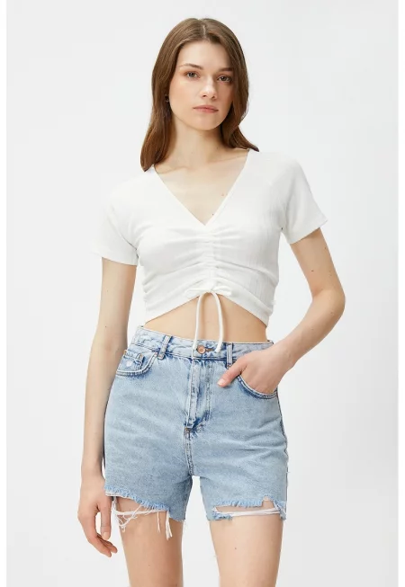 Къса тениска с шпиц