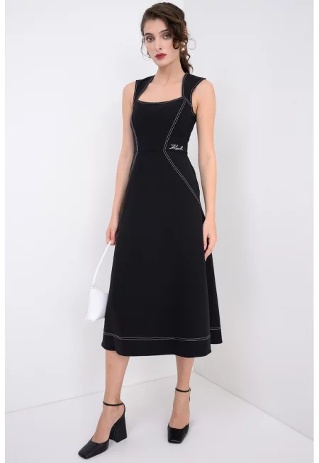 Разкроена рокля с контрастни шевове