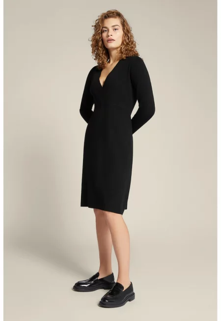 Разкроена рокля с шпиц - Черен