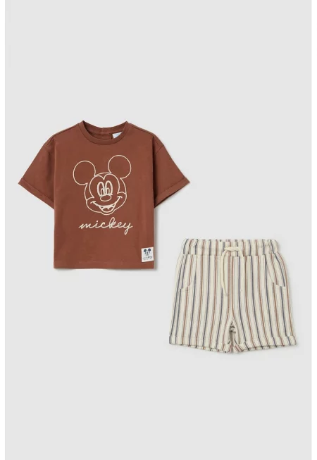Тениска с бродерия на Mickey Mouse и къс панталон