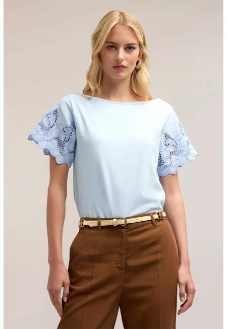 Тениска с деколте-лодка и перфорирани ръкави - Ледено синьо