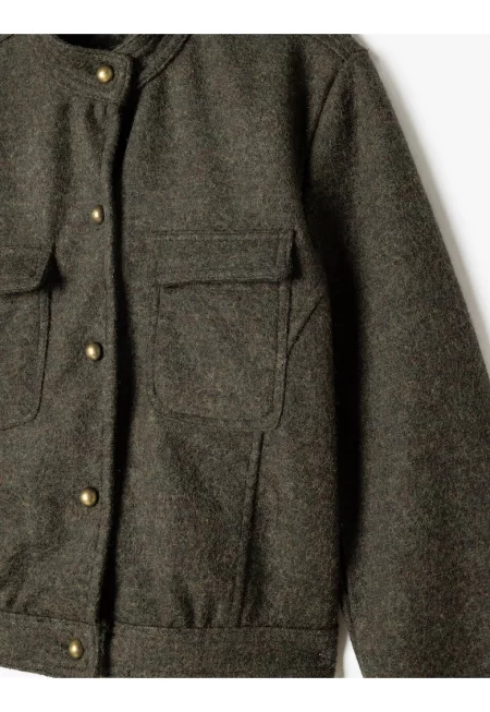 Яке без шарка с джобове на гърдите