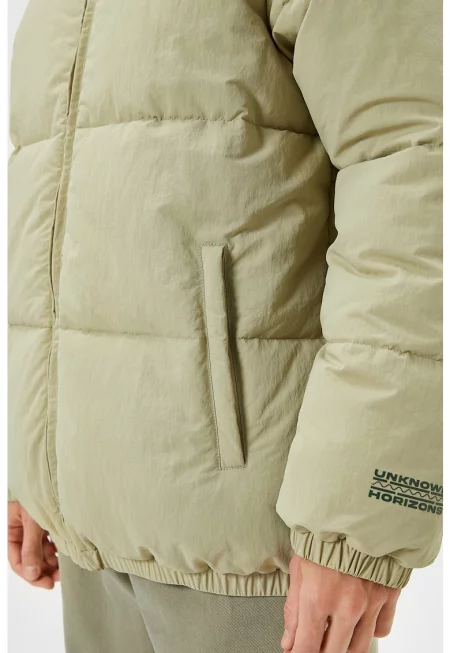 Зимно яке със средна яка