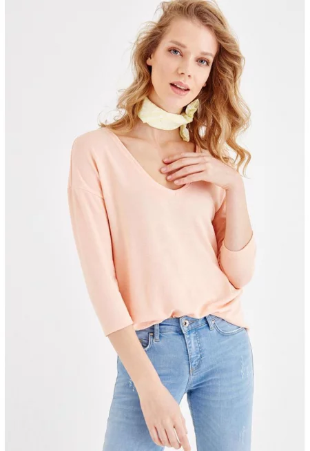 Фино плетен пуловер с шпиц