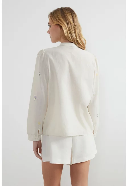 Флорална риза с малка овална яка