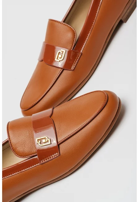Кожени мокасини с метално лого - Карамел