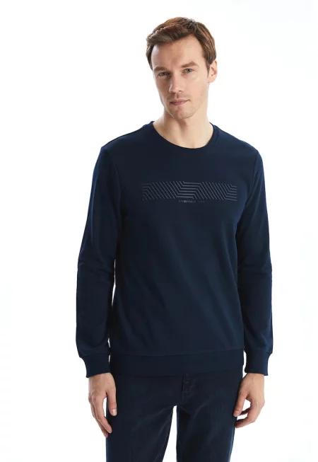 Пуловер с гумирана апликация