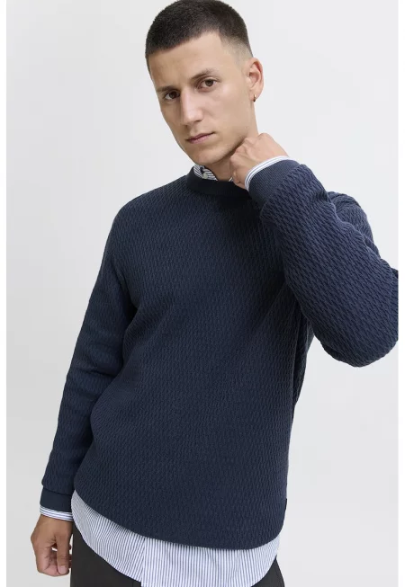 Слим пуловер с релеф