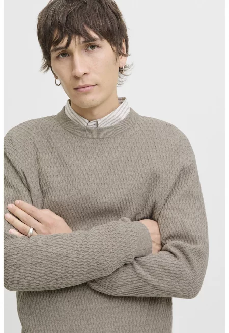 Слим пуловер с релеф