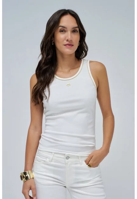 Слим топ с овално деколте