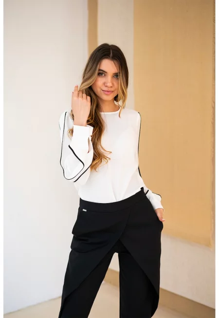 Свободна блуза с овално деколте - Бял/Черен