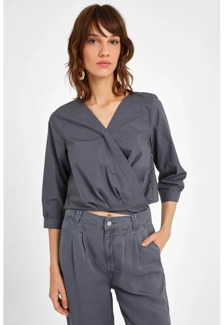 Блуза със застъпено деколте