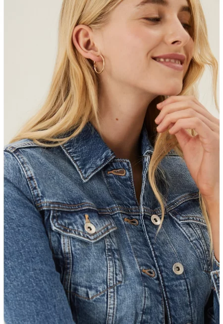 Дънково яке със захабен ефект