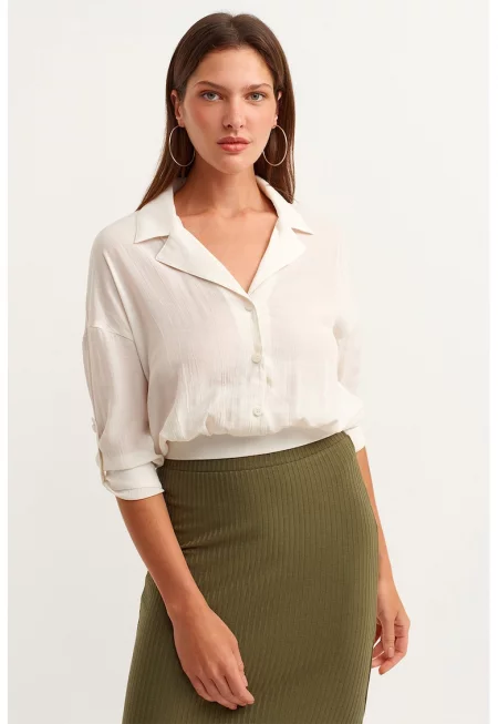 Къса блуза с раздвоена яка