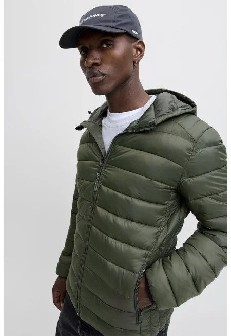 Леко ватирано яке с качулка