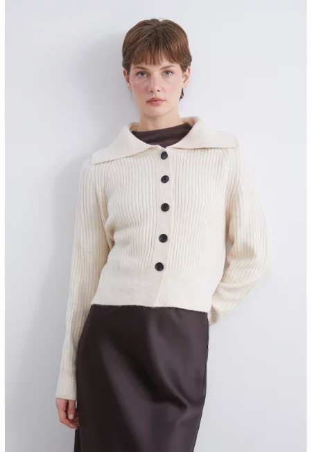 Плетена жилетка с класическа яка