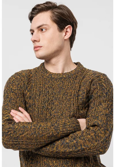 Пуловер с овално деколте и плетка осморка