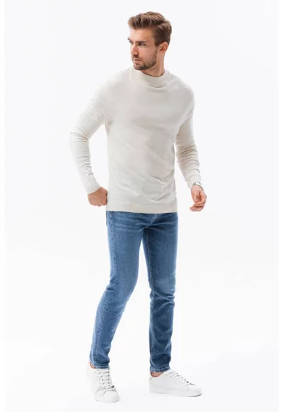 Пуловер с овално деколте