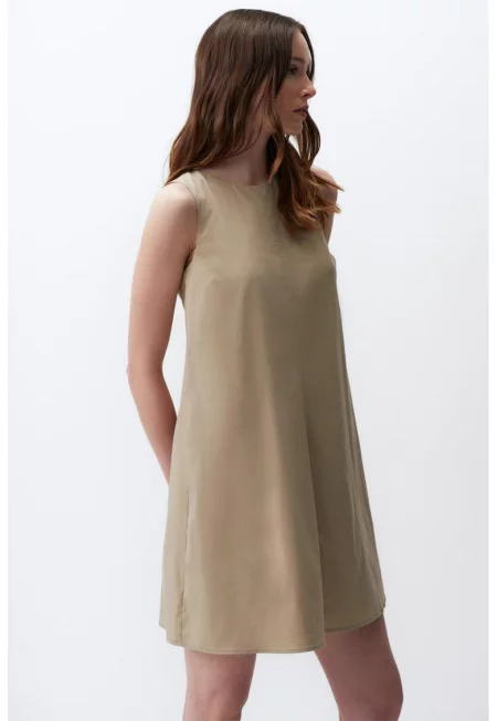 Разкроена къса рокля - Бежов