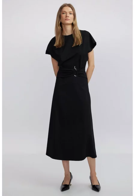 Разкроена рокля с тонален колан - Черен