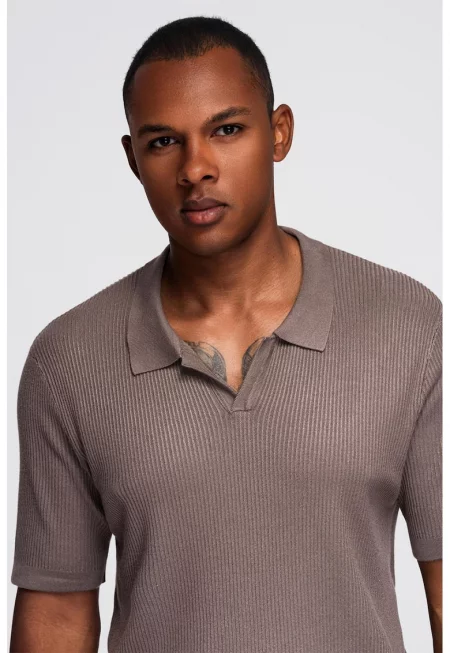 Рипсена тениска с яка