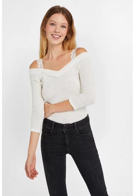 Слим пуловер с голи рамене и 3/4 ръкави