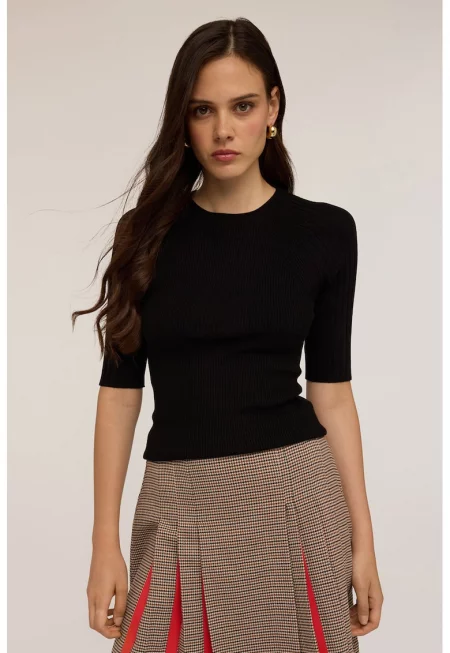 Слим пуловер с къси ръкави и рипс