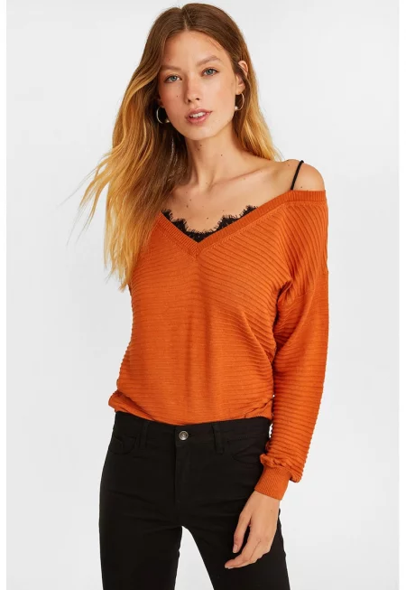 Свободен пуловер с отвори на раменете