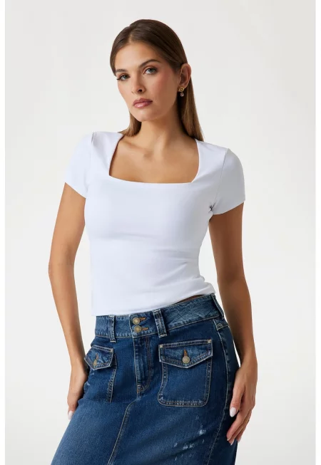 Тениска с квадратно деколте