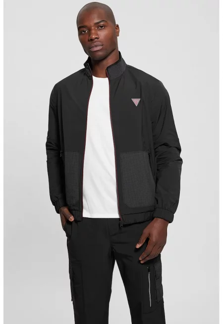 Яке със средна яка