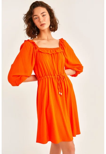 Къса рокля с квадратно деколте - Мандарина