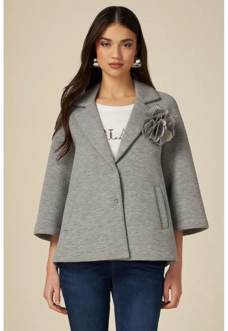 Късо палто с флорална апликация