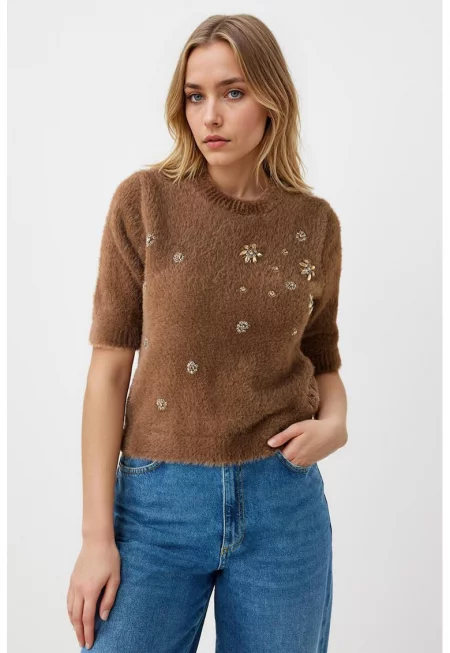 Мъхест пуловер със среднодълги ръкави