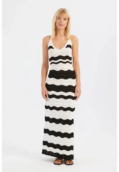 Макси рокля -  на райета - V-образно деколте - странични цепки - текстил - SM