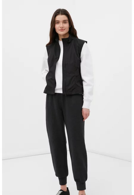 Олекотен елек със скосени джобове