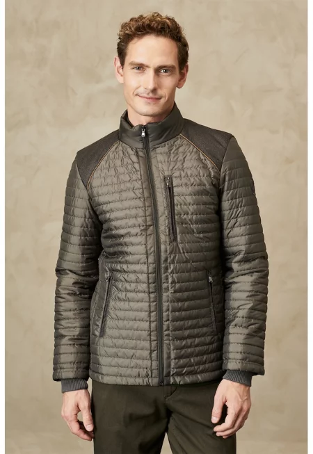 Олекотено капитонирано яке с контрастни панели