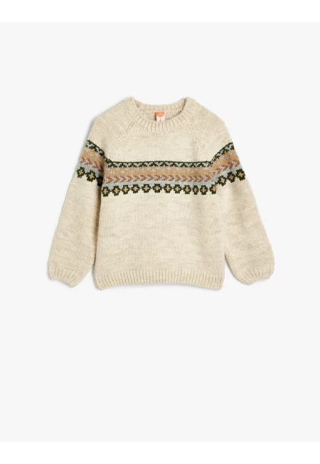 Плетен пуловер с шарка и овално деколте