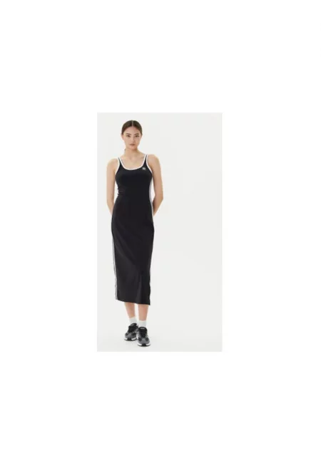 Права рокля с кръгло деколте