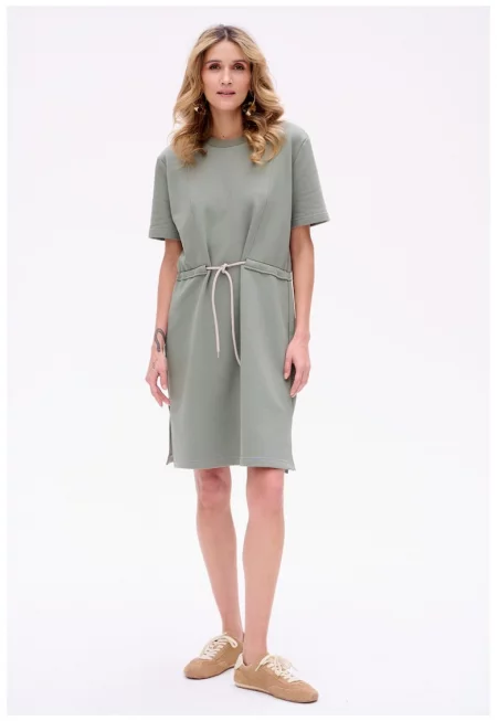 Права рокля с регулируема талия Delta