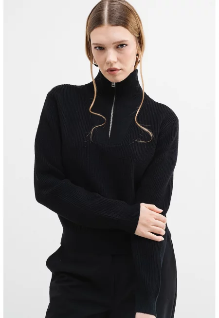 Пуловер с къс цип