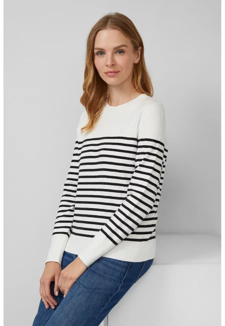 Пуловер с овално деколте и райе
