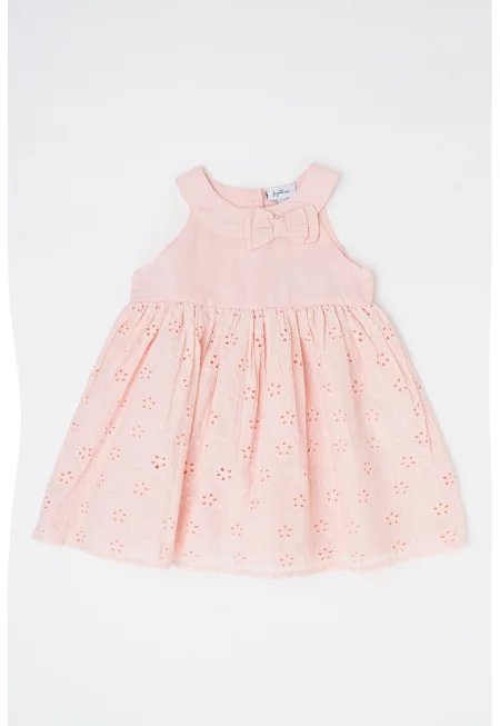 Разкроена рокля с флорална бродерия