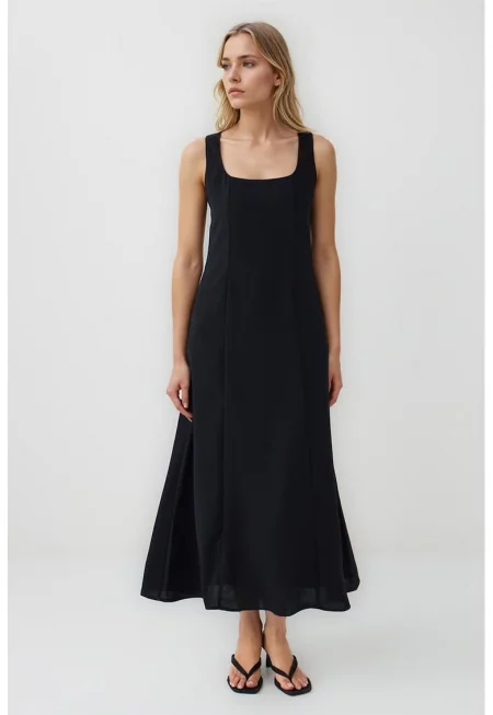 Разкроена рокля с квадратно деколте - Черен