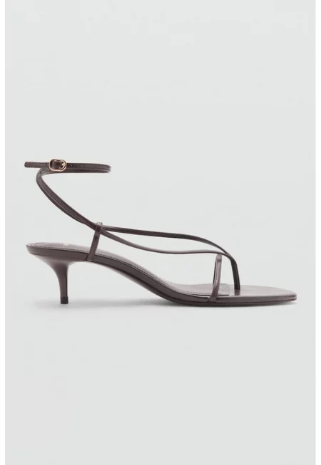 Сандали с ток и тънка каишка