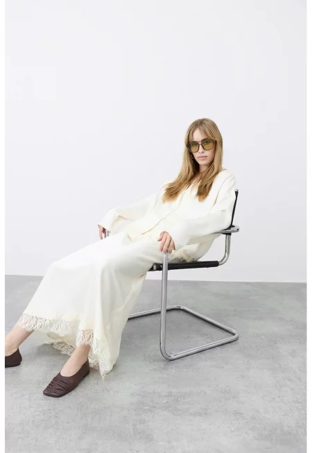 Сатинирана пола с дантела - Крем