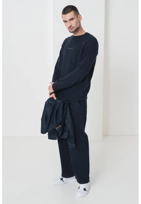 Слим пуловер с реглан ръкави